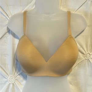NWT Maidenform, Wirefree, Plunge, Beige Bra- 36DD